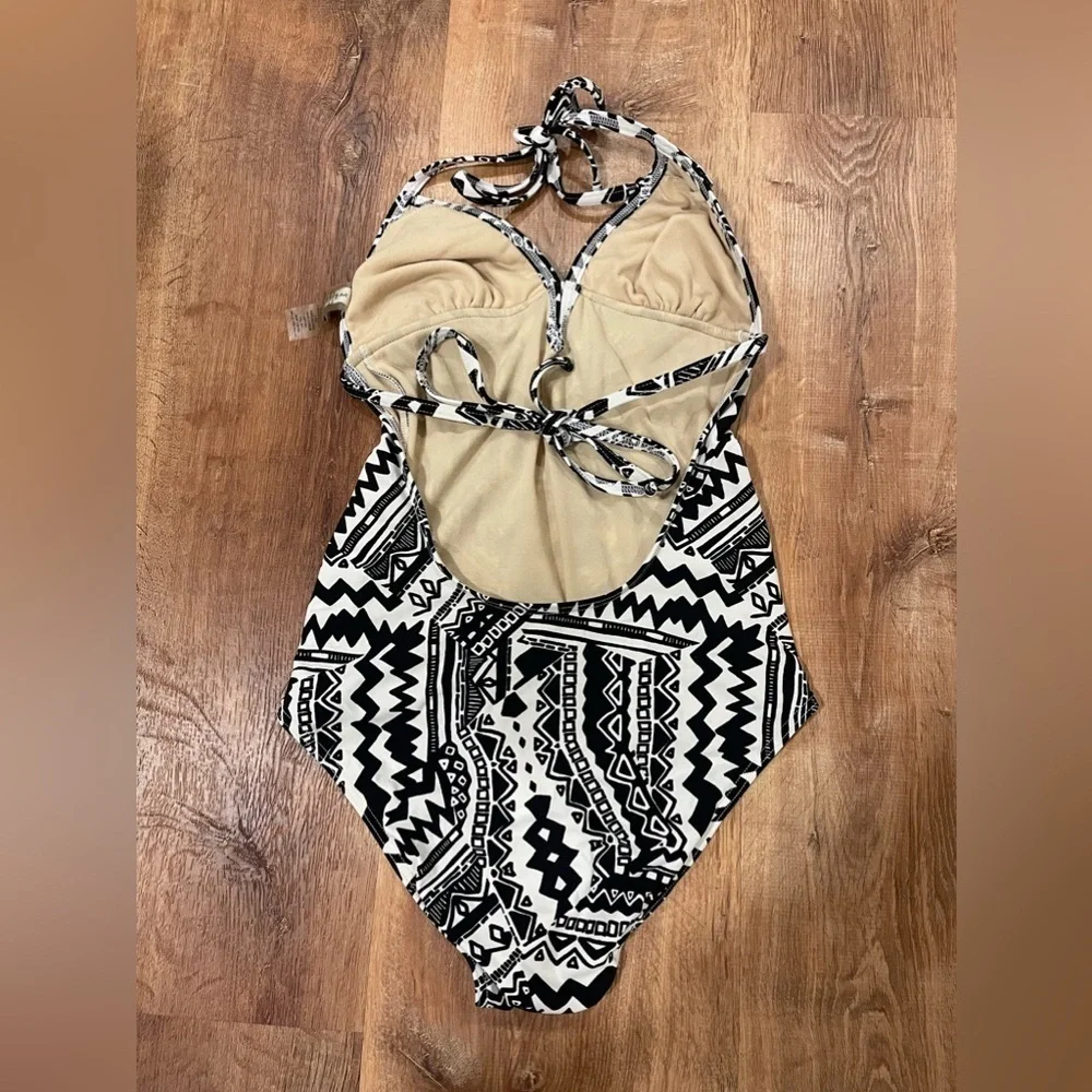 dELiA’s black and white one piece bathing suit​​​​​​​